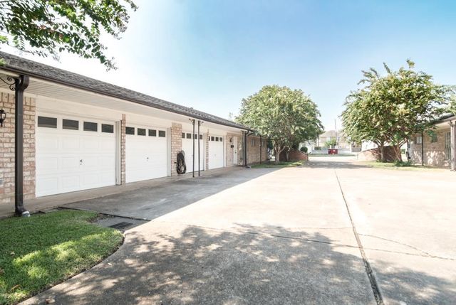 5629 Winsome Lane, Houston, TX 77057