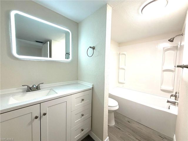 3704 Broadway # 204, Fort Myers, FL 33901