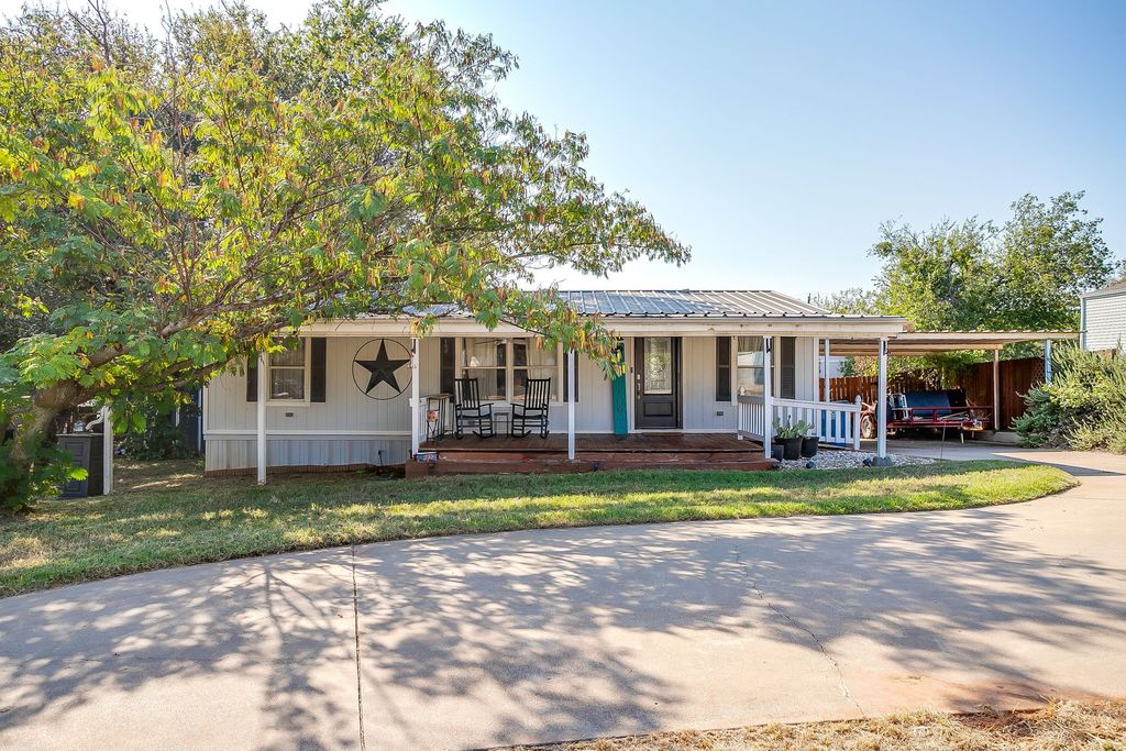 3011 N Sky Court, Granbury, TX 76049