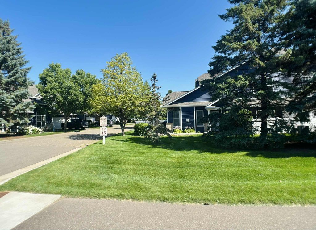 401 Hickory Lane N, Oakdale, MN 55128