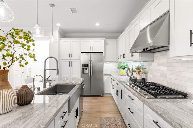 109 Bumblebee, Irvine, CA 92618