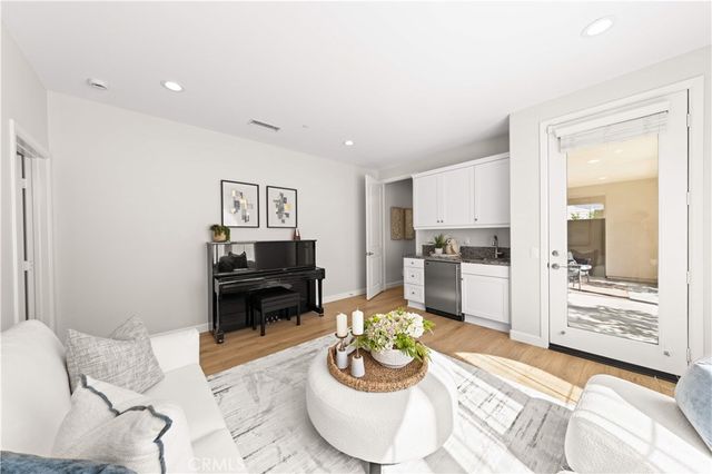 109 Bumblebee, Irvine, CA 92618