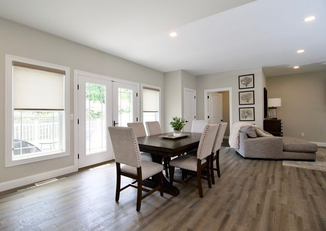 103 Oak Hollow Rd, Springfield, MA 01128