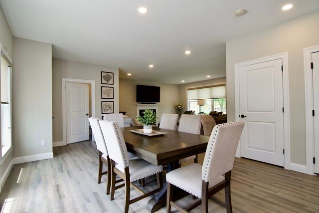 103 Oak Hollow Rd, Springfield, MA 01128