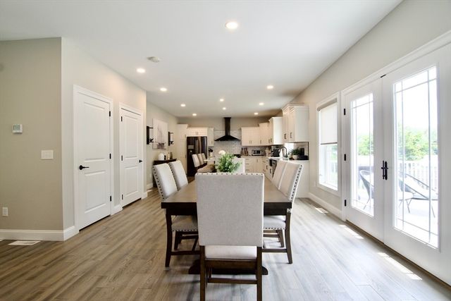 103 Oak Hollow Rd, Springfield, MA 01128