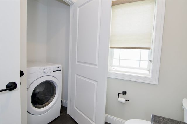 103 Oak Hollow Rd, Springfield, MA 01128