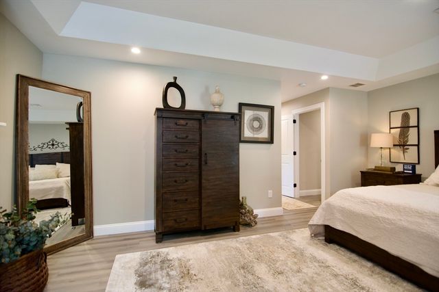 103 Oak Hollow Rd, Springfield, MA 01128