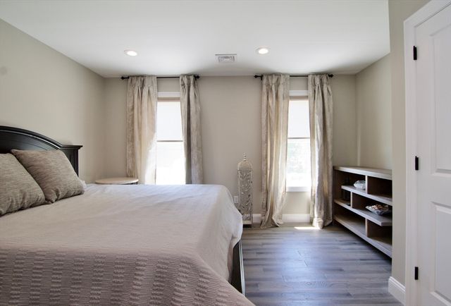 103 Oak Hollow Rd, Springfield, MA 01128