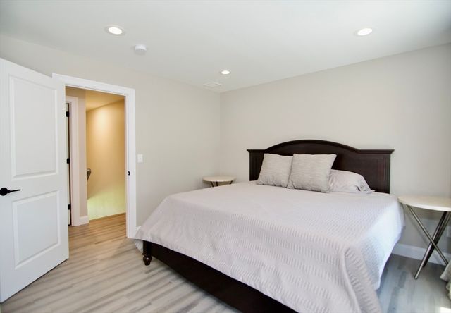 103 Oak Hollow Rd, Springfield, MA 01128