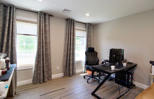 103 Oak Hollow Rd, Springfield, MA 01128