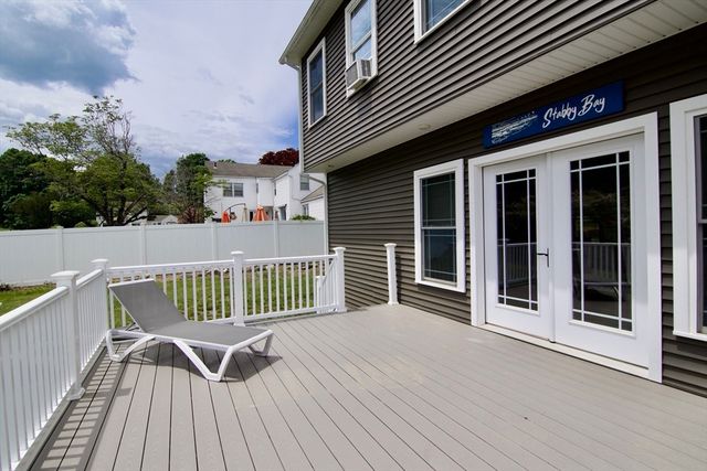 103 Oak Hollow Rd, Springfield, MA 01128