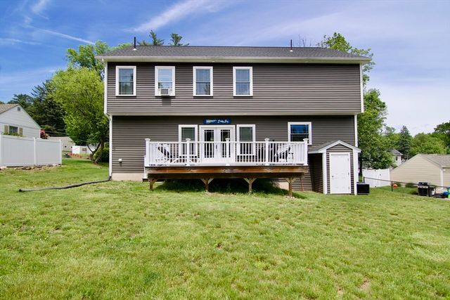 103 Oak Hollow Rd, Springfield, MA 01128