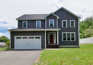 103 Oak Hollow Rd, Springfield, MA 01128