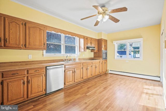 122 E MAIN ST, Stevensville, MD 21666