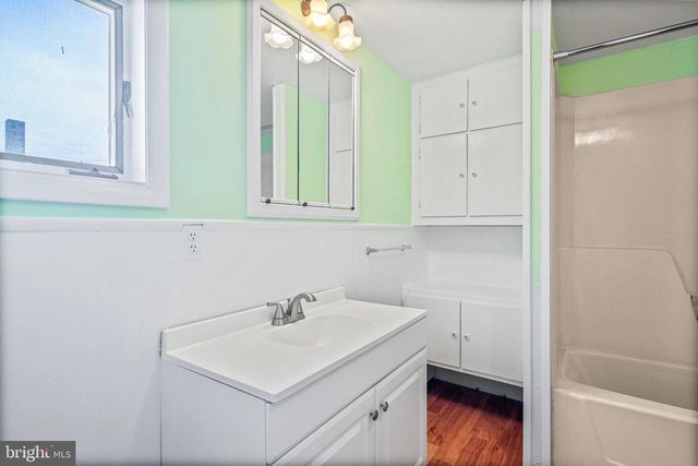 122 E MAIN ST, Stevensville, MD 21666