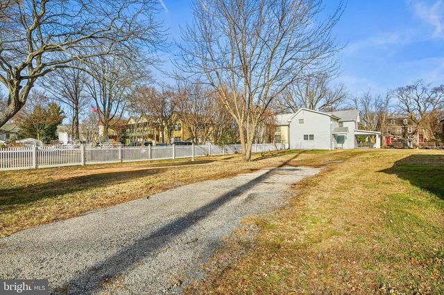 122 E MAIN ST, Stevensville, MD 21666