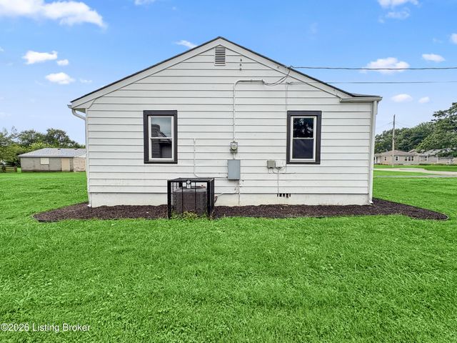 10407 Villa Dr, Louisville, KY 40272