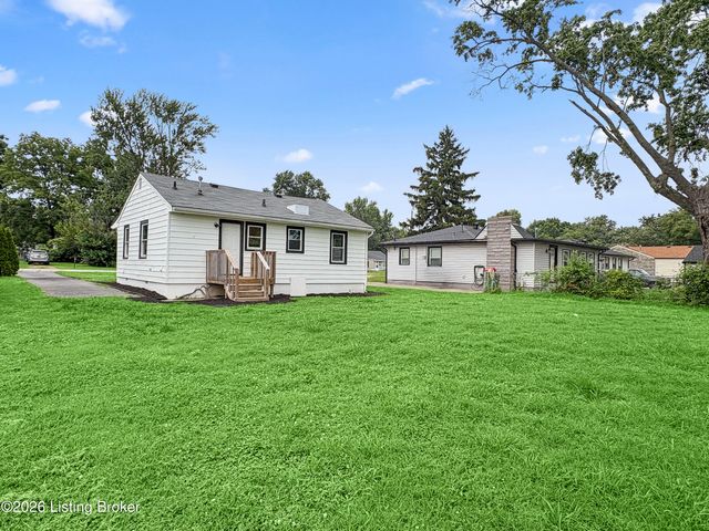 10407 Villa Dr, Louisville, KY 40272