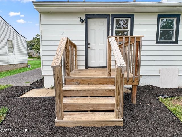 10407 Villa Dr, Louisville, KY 40272