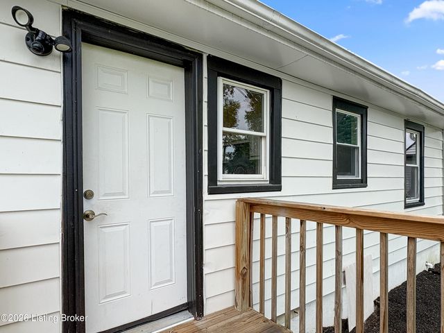 10407 Villa Dr, Louisville, KY 40272