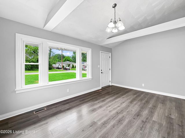 10407 Villa Dr, Louisville, KY 40272