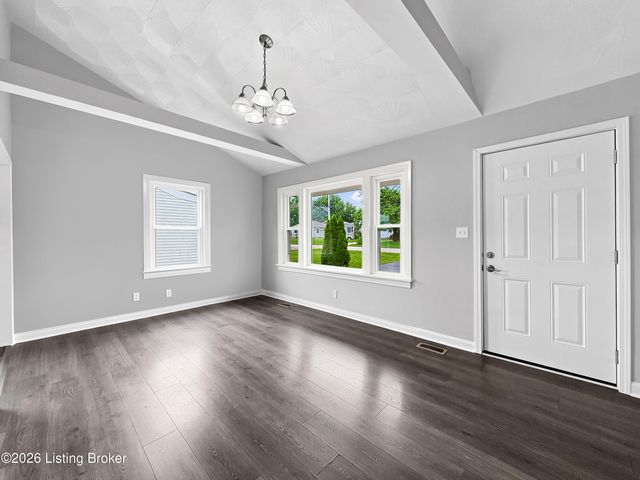 10407 Villa Dr, Louisville, KY 40272