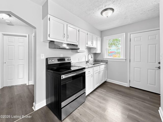10407 Villa Dr, Louisville, KY 40272