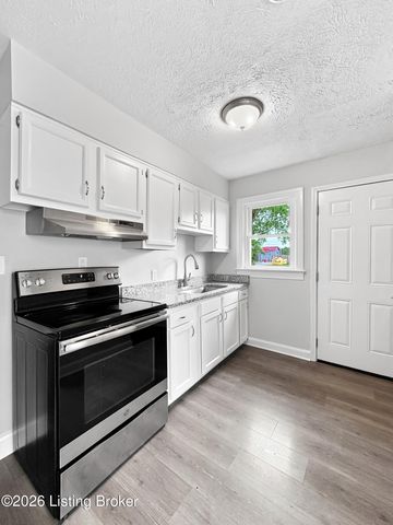 10407 Villa Dr, Louisville, KY 40272