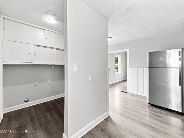 10407 Villa Dr, Louisville, KY 40272