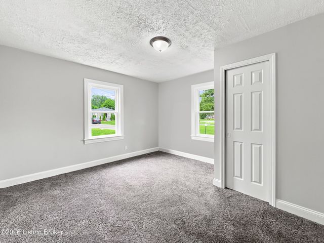 10407 Villa Dr, Louisville, KY 40272