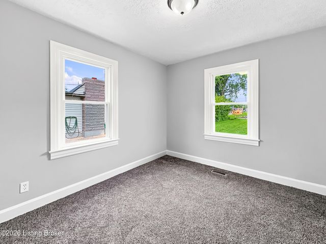 10407 Villa Dr, Louisville, KY 40272