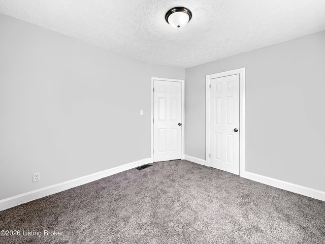 10407 Villa Dr, Louisville, KY 40272
