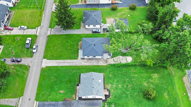 10407 Villa Dr, Louisville, KY 40272