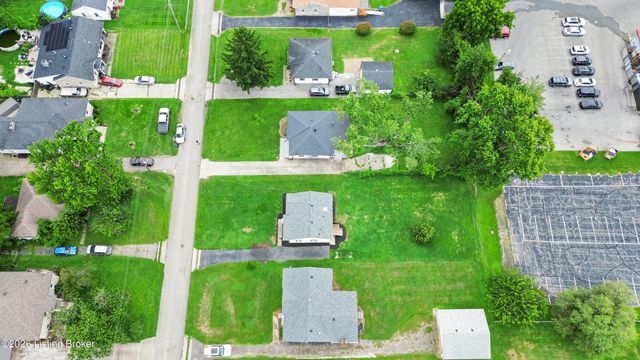 10407 Villa Dr, Louisville, KY 40272
