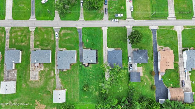 10407 Villa Dr, Louisville, KY 40272