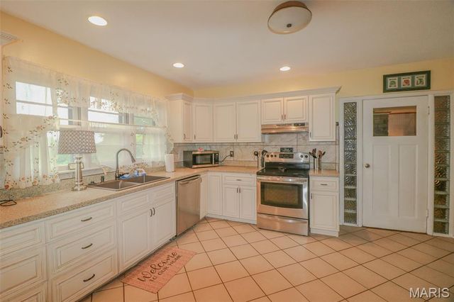 145 Well Drive, Herculaneum, MO 63048