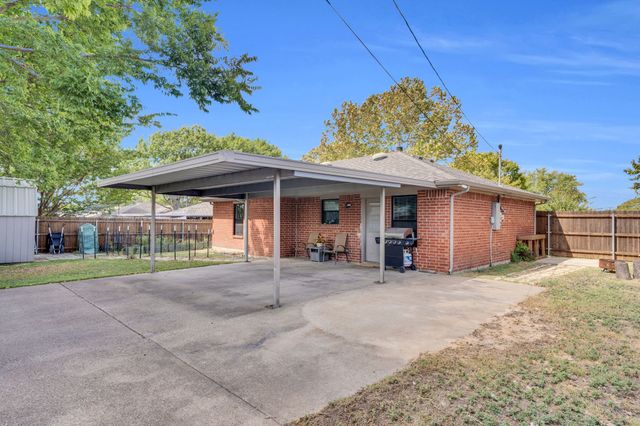 112 Lawndale Drive, Waxahachie, TX 75165