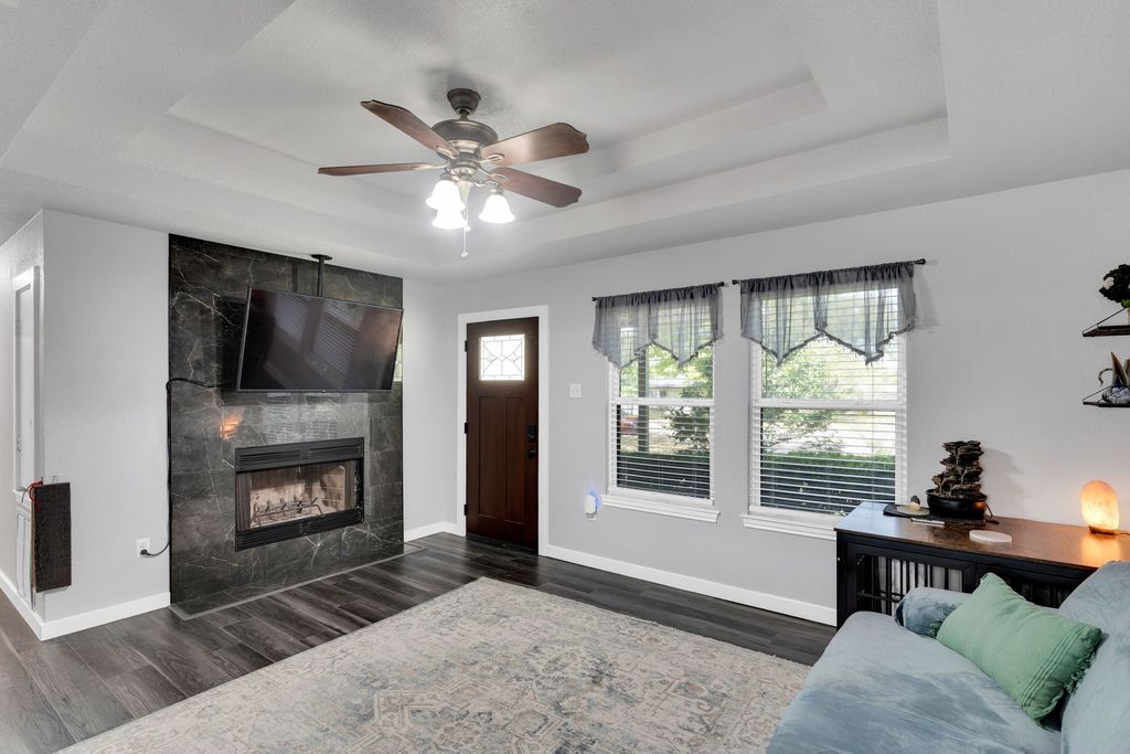 112 Lawndale Drive, Waxahachie, TX 75165