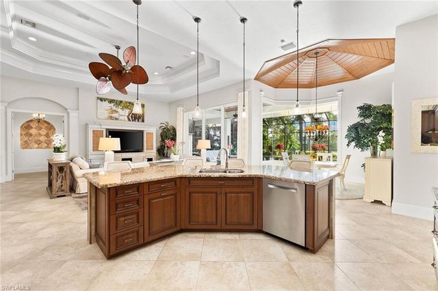7717 Trent CT, Naples, FL 34113