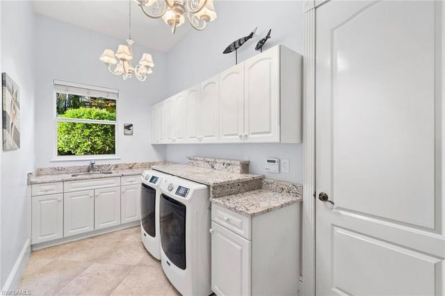 7717 Trent CT, Naples, FL 34113