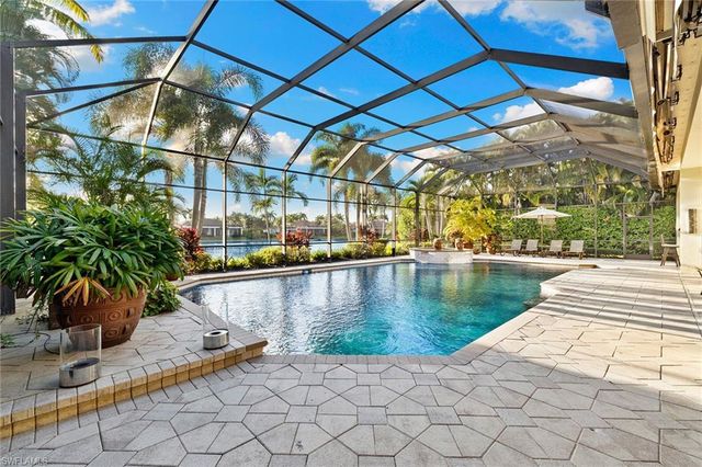 7717 Trent CT, Naples, FL 34113