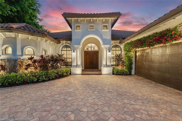 7717 Trent CT, Naples, FL 34113