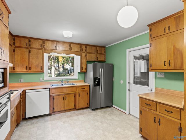 2102 South Park Boulevard, Huntsville, AL 35803