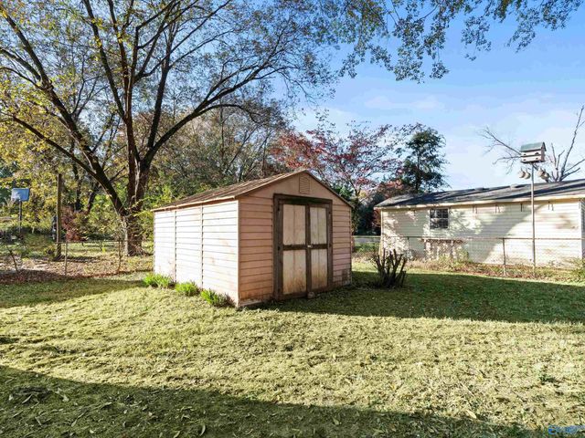 2102 South Park Boulevard, Huntsville, AL 35803