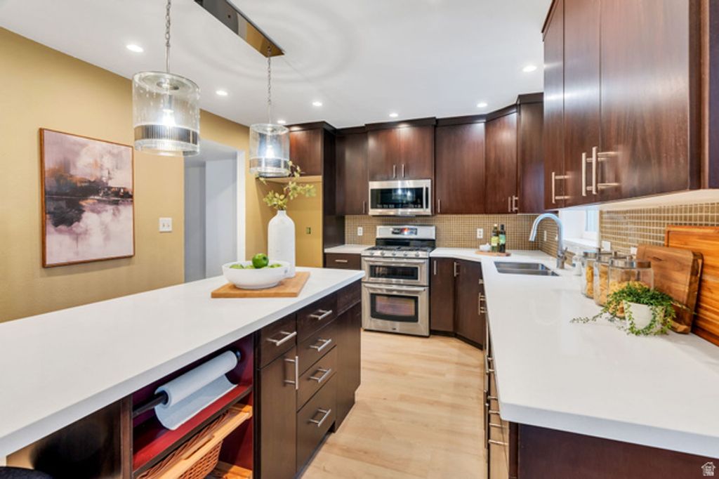 Image 7 of property listing at 4299 IVY LN, Provo, UT 84604