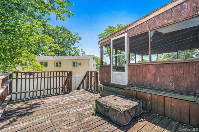 105 Strauss Avenue, Selden, NY 11784