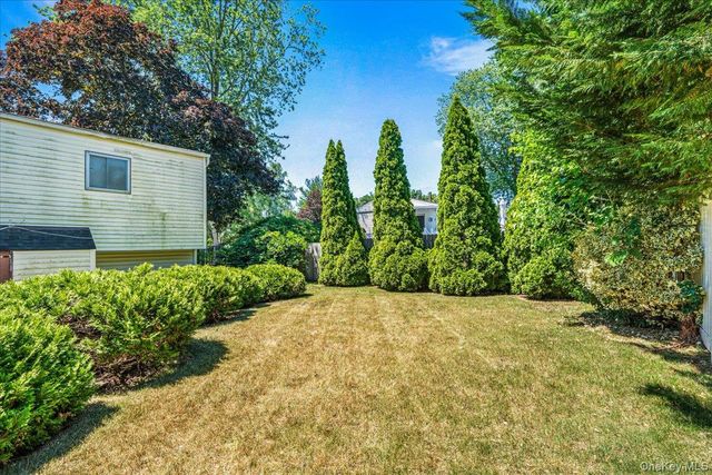 105 Strauss Avenue, Selden, NY 11784
