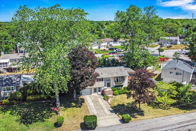 105 Strauss Avenue, Selden, NY 11784