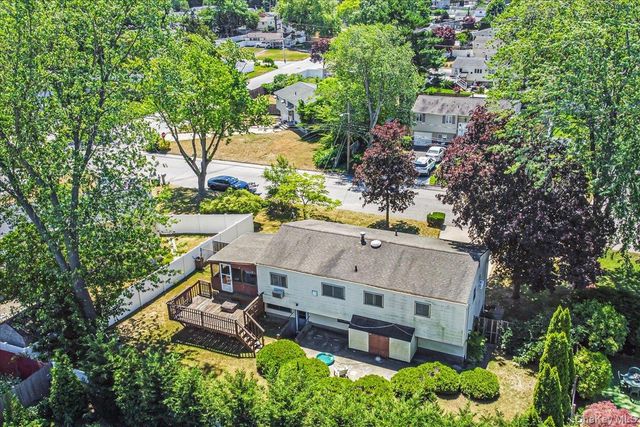 105 Strauss Avenue, Selden, NY 11784