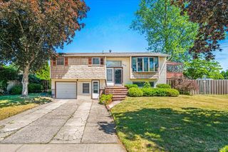 105 Strauss Avenue, Selden, NY 11784